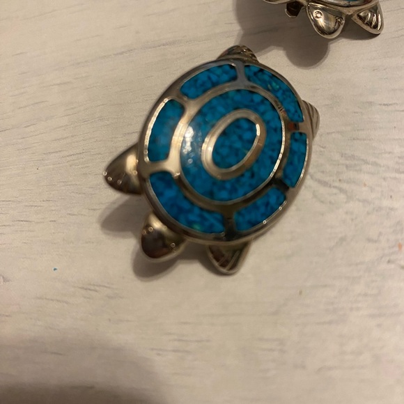 Vintage Trifari Turtle Clip On Earrings Silver Tone Faux Turquoise - Picture 6 of 7